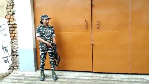 এলাকা ও বাড়ির দখলে সিআরপিএফ
