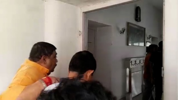 জুতো দেখানো হয় বলেও অভিযোগ
