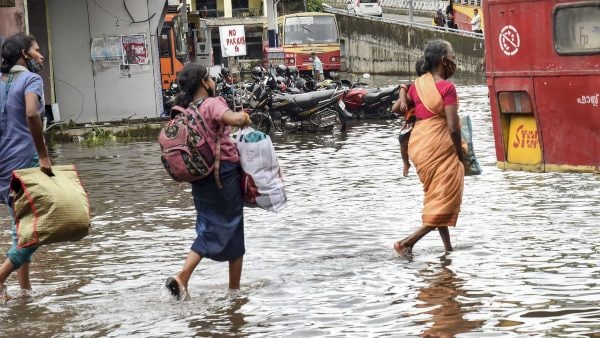 ভাসছে কেরল