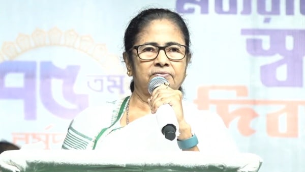 ভিক্টোরিয়ার সামনের ঘোড়া হাসবে