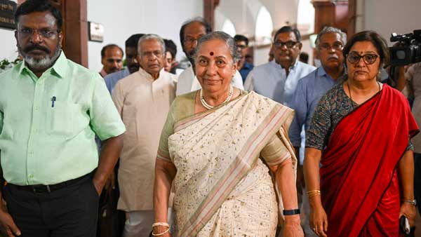 উপরাষ্ট্রপতি নির্বাচনের সময় দিল্লিতেই থাকবেন মমতা