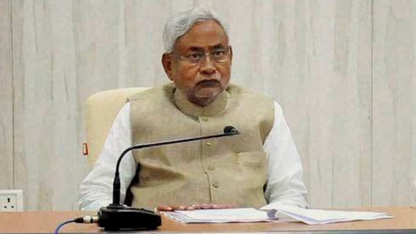 নীতীশ কুমারকে বাইরে থেকে সমর্থনের বার্তা