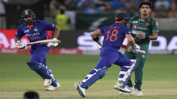 দায়িত্বজ্ঞানহীন শট খেলে আউট রোহিত-বিরাট
