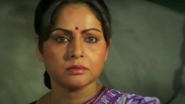 খুব কম বয়সে বিয়ে হয় রাখীর