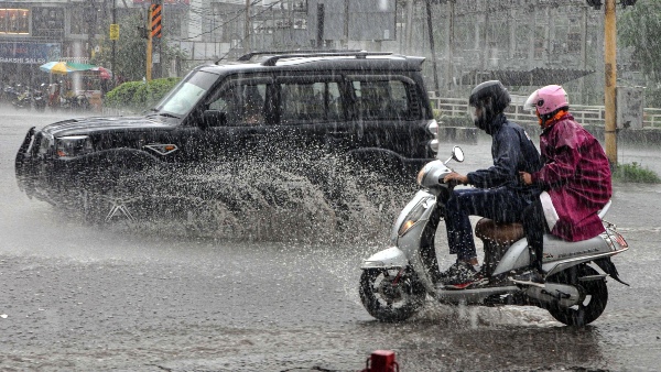 দক্ষিণবঙ্গে ভারী বর্ষণের পূর্বাভাস
