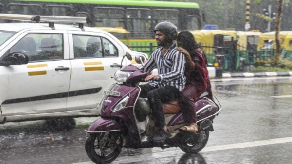দক্ষিণবঙ্গে শনিবারও বৃষ্টি
