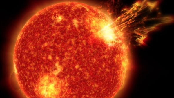 মহাকাশে গেলেই সূর্য দেখা দেয় নিজের রঙে