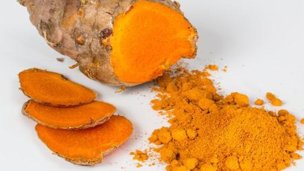 স্নানের জলে মিশিয়ে নিন এক চুটকি হলুদ