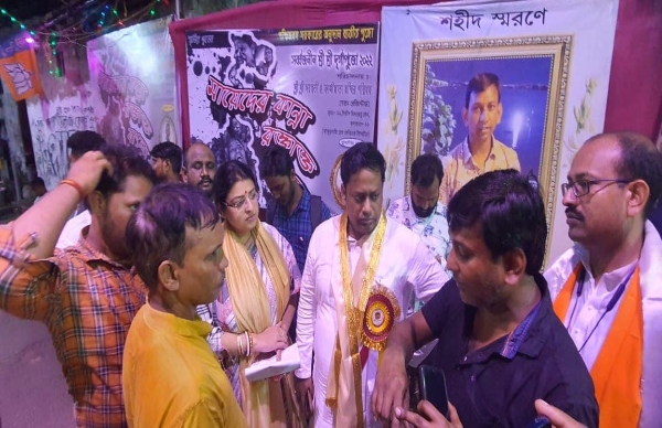 কারা বানিয়েছে এই মণ্ডপ?