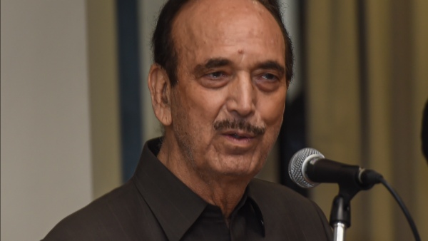 সোনিয়া গান্ধীর কাছে অভিযোগ