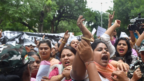 হত্যাকাণ্ডের নেপত্যে কে