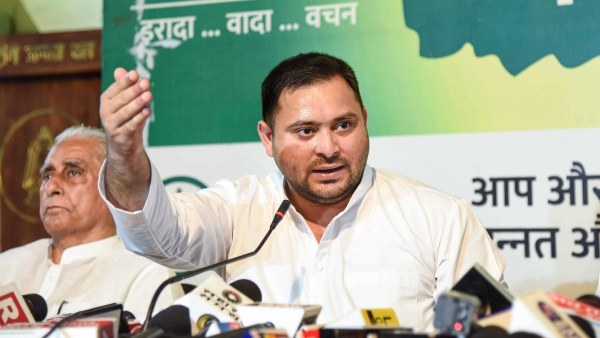 মহাজোট ক্ষমতায় ফিরতেই বিহারে অ্যাক্টিভ সিবিআই, বিজেপি ধোয়া তুলসীপাতা, তোপ তেজস্বীর মহাজোট ক্ষমতায় ফিরতেই বিহারে অ্যাক্টিভ সিবিআই, বিজেপি ধোয়া তুলসীপাতা, তোপ তেজস্বীর
