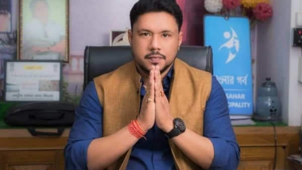 সিবিআইয়ের হাতে গ্রেফতার হালিশহরের পুরসভার চেয়ারম্যান সিবিআইয়ের হাতে গ্রেফতার হালিশহরের পুরসভার চেয়ারম্যান