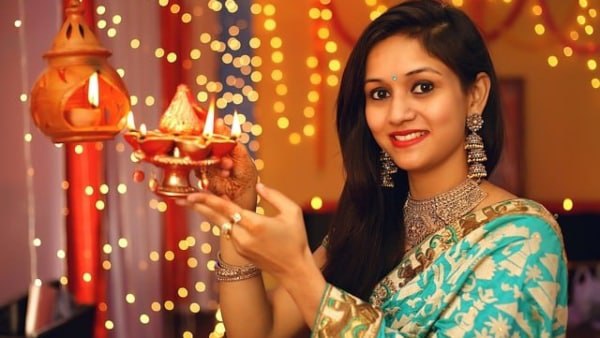 অশ্বত্থ গাছের নীচে প্রদীপ