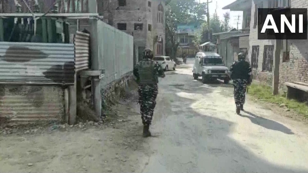 পুলওয়ামা এনকাউন্টার: সন্ত্রাসী হামলায় নিহত পুলিশকর্মী, জখম সিআরপিএফ জওয়ান পুলওয়ামা এনকাউন্টার: সন্ত্রাসী হামলায় নিহত পুলিশকর্মী, জখম সিআরপিএফ জওয়ান