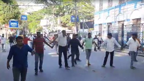 সুইসাইড নোটে অভিযোগ লিখে কীটনাশক খেয়ে আত্মঘাতী