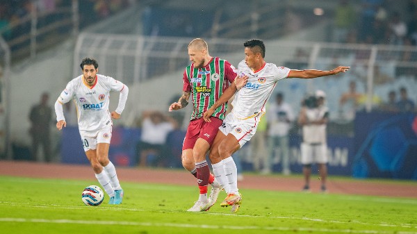 Kolkata Derby: জঘন্য গোলকিপিং, টানা সাত ম্যাচ ডার্বিতে জয়হীন ইস্টবেঙ্গল Kolkata Derby: জঘন্য গোলকিপিং, টানা সাত ম্যাচ ডার্বিতে জয়হীন ইস্টবেঙ্গল