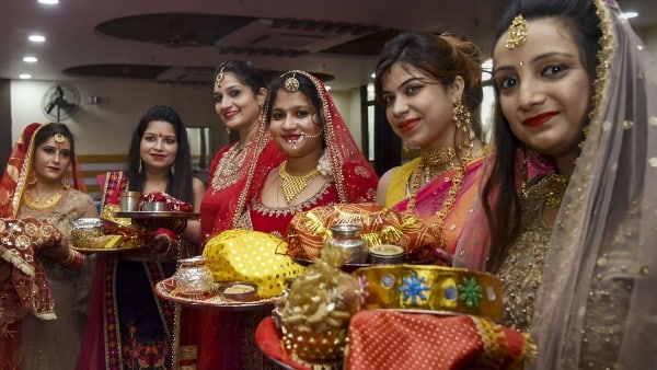 বিবাহিত স্ত্রীয়েরা রাখবে কঠিন নির্জলা ব্রত