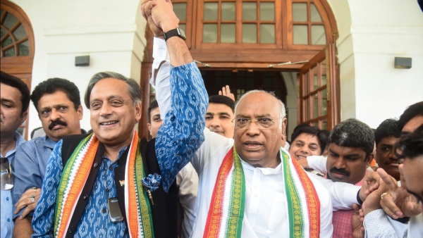 শশী থারুরকে নিয়ে কী ভাবছেন বিজয়ী মল্লিকার্জুন