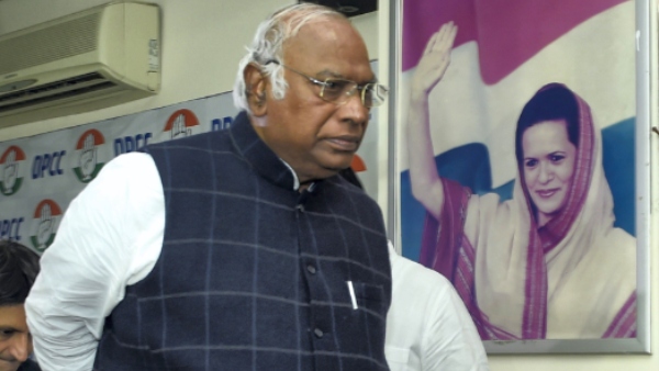 ২৪ বছর পর নতুন প্রেসিডেন্ট পেল হাত শিবির