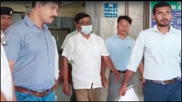 মানিকের প্রতারণা চক্র বন্ধ করার পরিবর্তে প্রশ্রয় দিয়েছেন