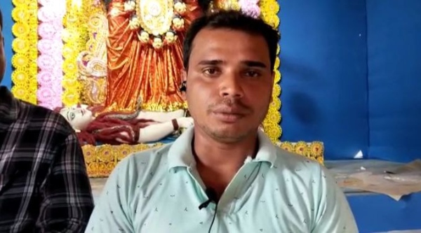 হরপা বানের হিরো মানিক মহম্মদ, উদ্বোধন করলেন কালীপুজোর হরপা বানের হিরো মানিক মহম্মদ, উদ্বোধন করলেন কালীপুজোর