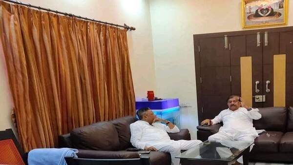মুকুল রায়ের বাড়িতে নেতাদের আনাগোনা