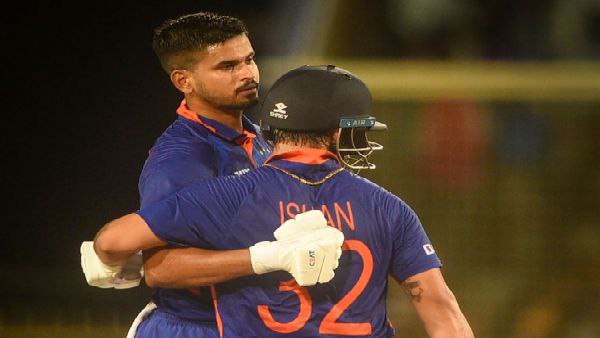 দেশের মাটিতে প্রথম ওডিআই শতরান শ্রেয়সের