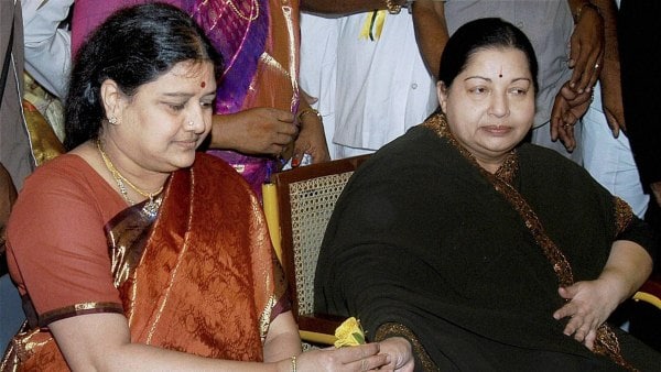 কারা রয়েছেন কমিশনে