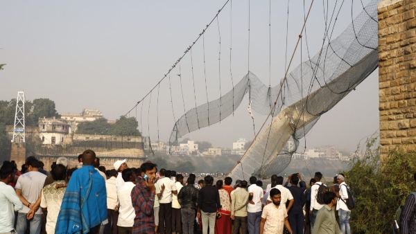 ফিট সার্টিফিকেট ছাড়াই খোলা হয় ব্রিজটি