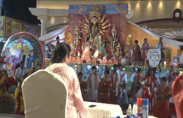 দুর্গাপুজোয় বাংলায় বাণিজ্য ৫০০০০ কোটি!