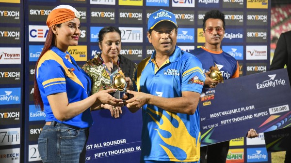 শ্রীলঙ্কা লেজেন্ডসকে হারিয়ে রোড সেফটি টি-২০ চ্যাম্পিয়ন হল সচিন তেন্ডুলকরের ইন্ডিয়া লেজেন্ডস শ্রীলঙ্কা লেজেন্ডসকে হারিয়ে রোড সেফটি টি-২০ চ্যাম্পিয়ন হল সচিন তেন্ডুলকরের ইন্ডিয়া লেজেন্ডস
