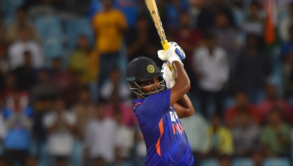কাজে এল না সঞ্জু স্যামসনের দুর্ধর্ষ ইনিংস, টপ অর্ডারের ব্যর্থতায় প্রথম এক দিনের ম্যাচে পরাজিত ভারত কাজে এল না সঞ্জু স্যামসনের দুর্ধর্ষ ইনিংস, টপ অর্ডারের ব্যর্থতায় প্রথম এক দিনের ম্যাচে পরাজিত ভারত