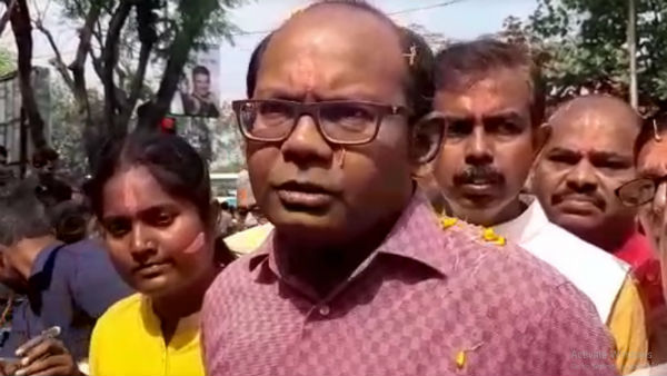 দল ভীষণরকম সোশ্যাল মিডিয়ানির্ভর, পথে নেই