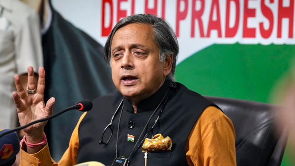 মনোনয়ন জমা দেন শশী তারুরও