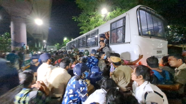 রিপোর্ট তলব মহিলা কমিশনের