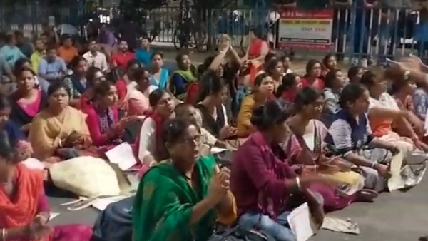 রাতের অন্ধকারে উচ্ছেদ