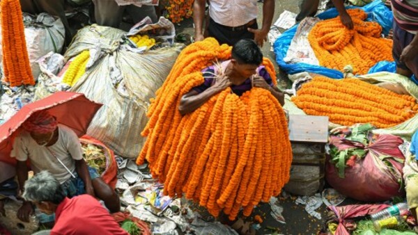 কলকাতায় মেঘলা আকাশ