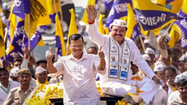 দলবদলুদের প্রার্থী করেছে আপও
