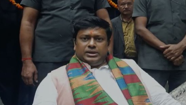 বিজেপিতে যোগদানের হিড়িক পড়ল পাহাড়ে