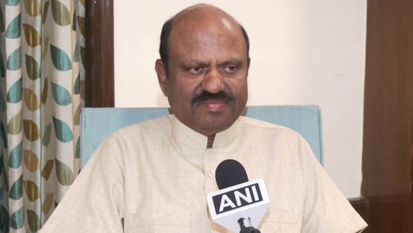রাজ্যে এলেন নতুন রাজ্যপাল সিভি আনন্দ, বুধবারে নেবেন শপথ রাজ্যে এলেন নতুন রাজ্যপাল সিভি আনন্দ, বুধবারে নেবেন শপথ