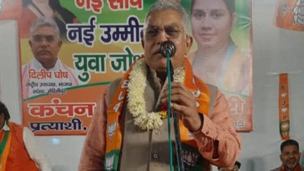 দিলীপের মুখে শুধু মমতা আর মমতা! দিল্লির পুরসভা নির্বাচনেও বিজেপির প্রচার বাংলাময় দিলীপের মুখে শুধু মমতা আর মমতা! দিল্লির পুরসভা নির্বাচনেও বিজেপির প্রচার বাংলাময়