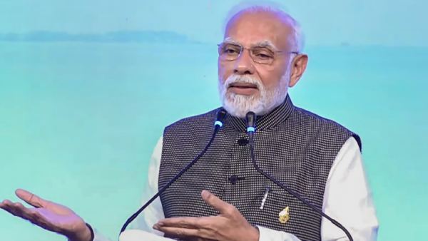 মোদীর পথেই মুখ্যমন্ত্রী