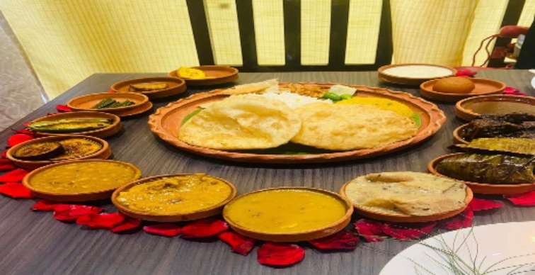 ফুটবল এবং খাওয়াদাওয়া, ডবল ডোজে মন ভরাবে মগজাস্ত্রের খানা খাজানা ফুটবল এবং খাওয়াদাওয়া, ডবল ডোজে মন ভরাবে মগজাস্ত্রের খানা খাজানা