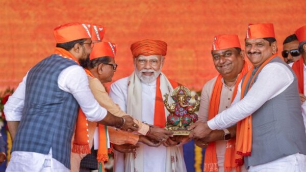 ২০০২-এ মোদী কার্যত একাই হারিয়েছিলেন কংগ্রেসকে
