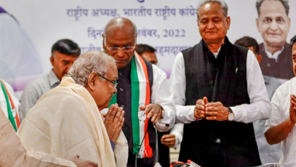 ব্যক্তিগত কারণে পদত্যাগের কথা জানিয়েছিলেন