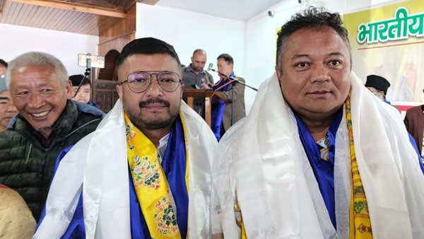 পতাকা তুলে দেওয়া হয়েছে