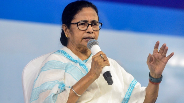 ২৪-এর টার্গেট ৪৯ লক্ষ! পঞ্চায়েত ভোট থেকেই লোকসভা জয়ের সোপান তৈরি তৃণমূলের ২৪-এর টার্গেট ৪৯ লক্ষ! পঞ্চায়েত ভোট থেকেই লোকসভা জয়ের সোপান তৈরি তৃণমূলের