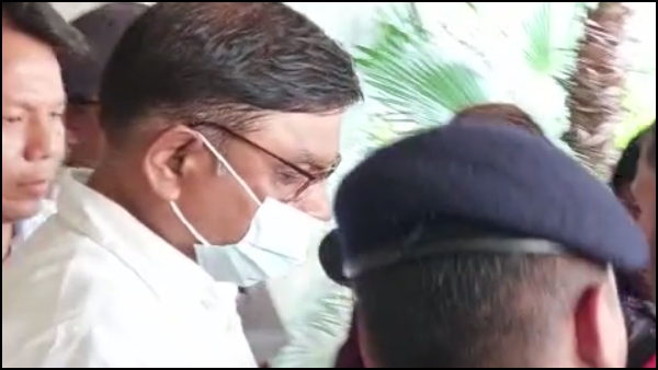 আর কি বলেেছন তাপস