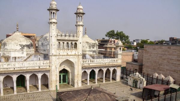 জ্ঞানবাপী মামলায় নির্দেশ সুপ্রিম কোর্টের জ্ঞানবাপী মামলায় নির্দেশ সুপ্রিম কোর্টের